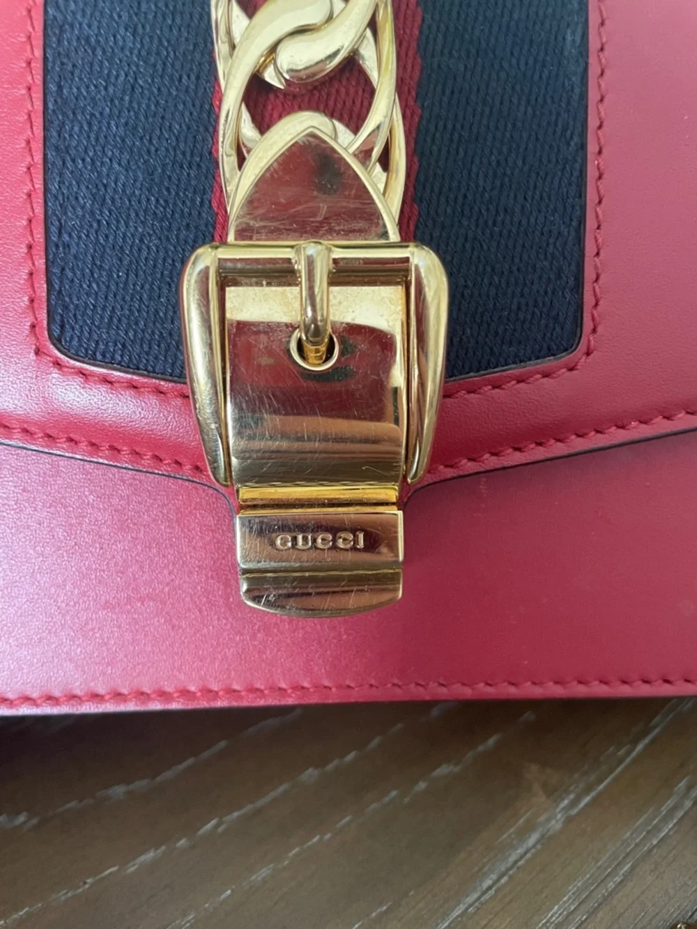 Gucci Red Leather Chain Accent Crossbody Bag with Black Stripe - Picture 2 of 5
